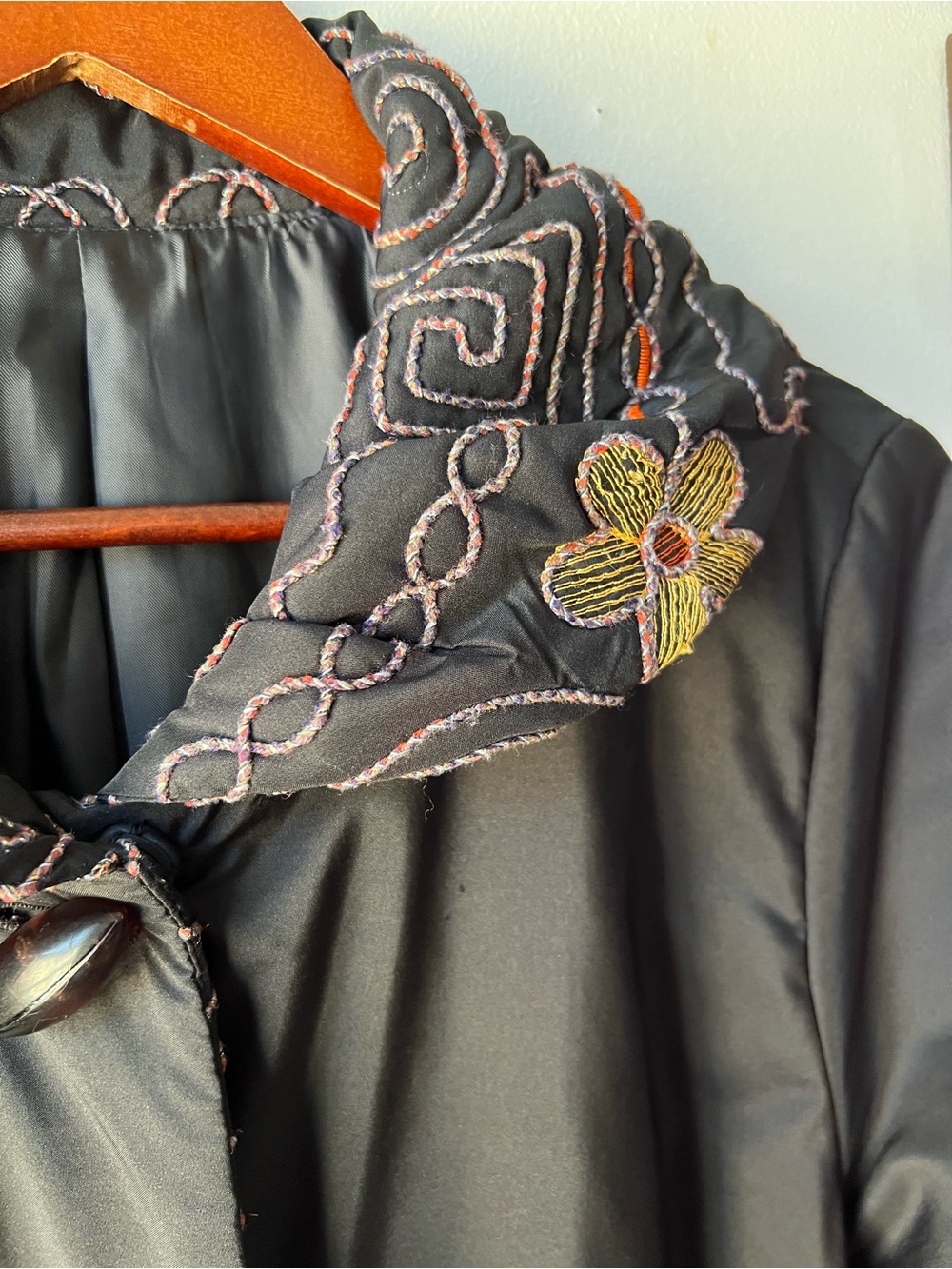 Black Semi Quilted Weather Resistant Autumn Art Deco Design Long Coat - Picture 3 of 15